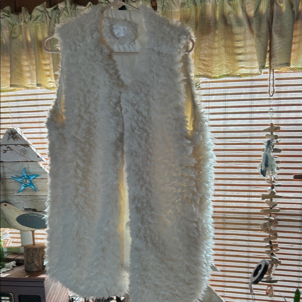 Faux Fur Vest in Creamer